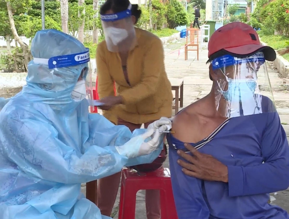 Chưa đầy 1 tuần, TX Giá Rai đã tăng tốc tiêm vaccine mũi 1 đạt trên 98%; mũi 2 đạt trên 33%/ tổng số người trên 18 tuổi.