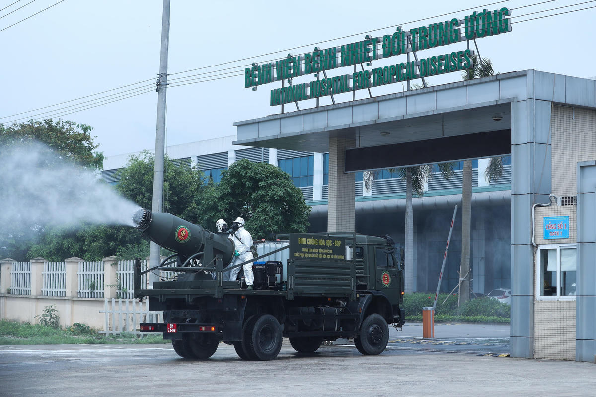Hà Nội căng mình chống dịch