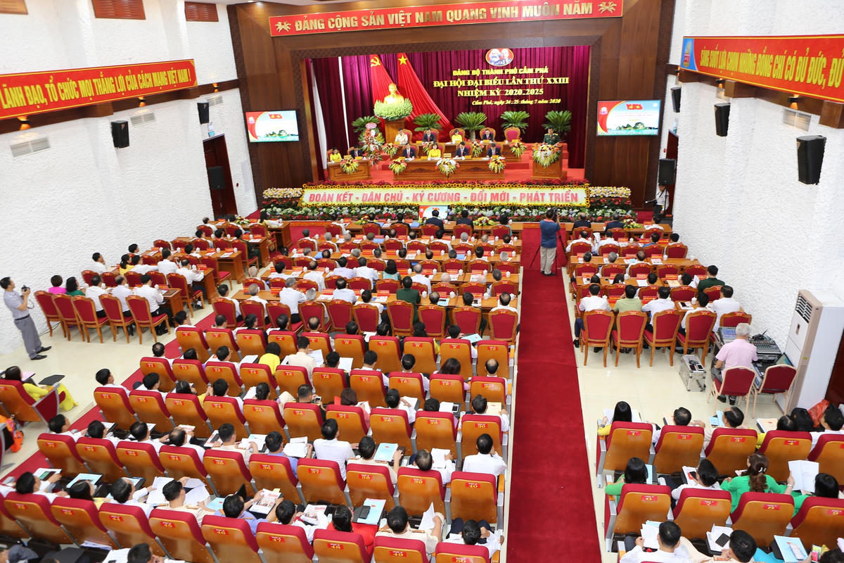 Toàn cảnh Đại hội Đại biểu Đảng bộ thành phố Cẩm Phả.