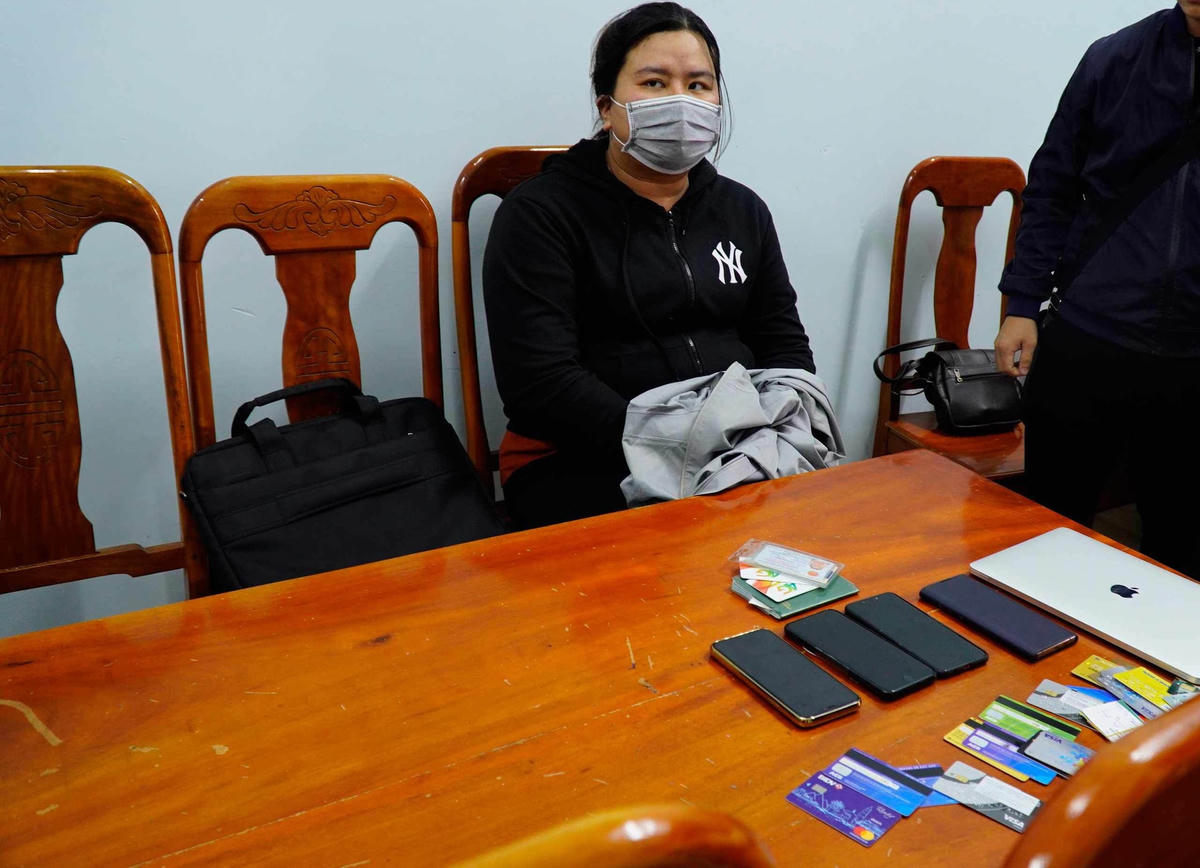 Lê Thị Kim Hoàn tại cơ quan Công an. Ảnh Công an cung cấp.