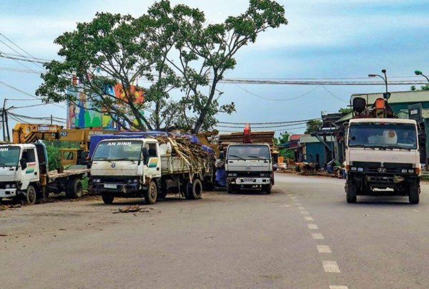 Xe tải đã hết niên hạn nhưng vẫn hoạt động trên địa bàn huyện Đan Phượng (Hà Nội).
