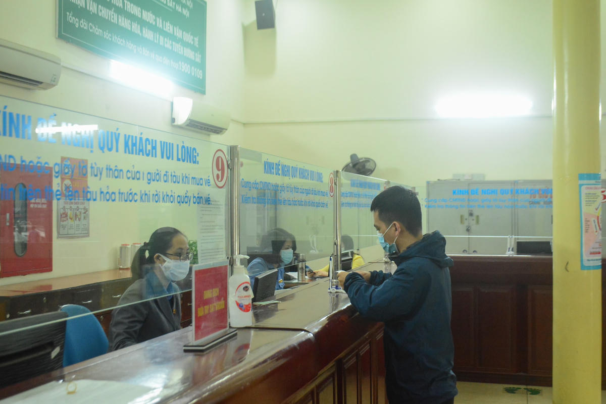 Hành khách mua vé tàu tập thể sẽ được giảm giá tùy theo số lượng và thời gian mua vé đi tàu Tết Nhâm Dần 2022.