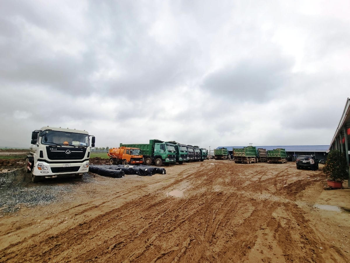 Công ty Định An buộc phải dừng thi công để hoàn thiện các thủ tục pháp lý liên quan đến khai thác mỏ đất.