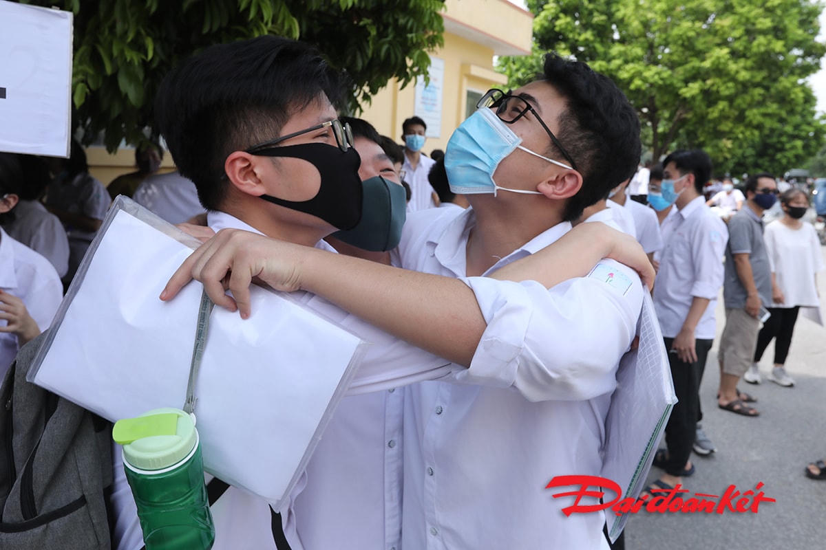 [ẢNH]Gần 900.000 thí sinh cả nước dự thi môn ngữ Văn trong sáng nay