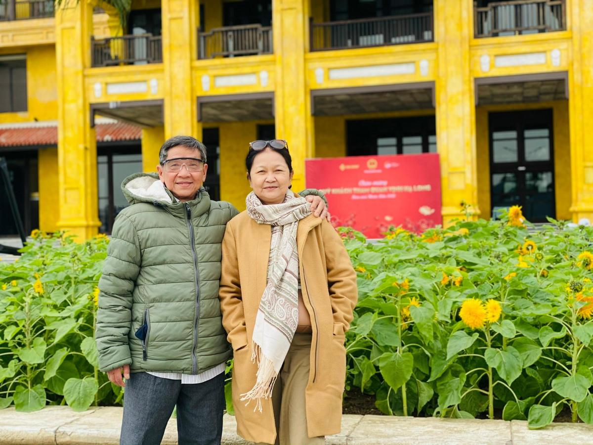 Vợ chồng ông Nguyễn Văn Đức bày tỏ sự phấn khởi khi đặt chân tới Hạ Long.
