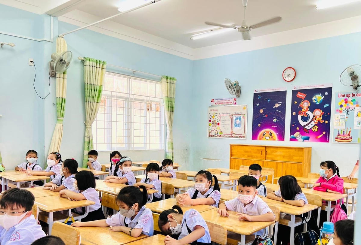 Học sinh tiểu học ở TP HCM tỏ ra thoải mái khi học trực tiếp.