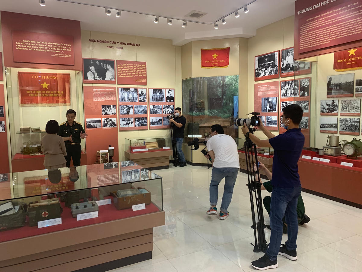 Cảnh hậu trường thực hiện chương trình Việt Nam - Khát vọng bình yên.