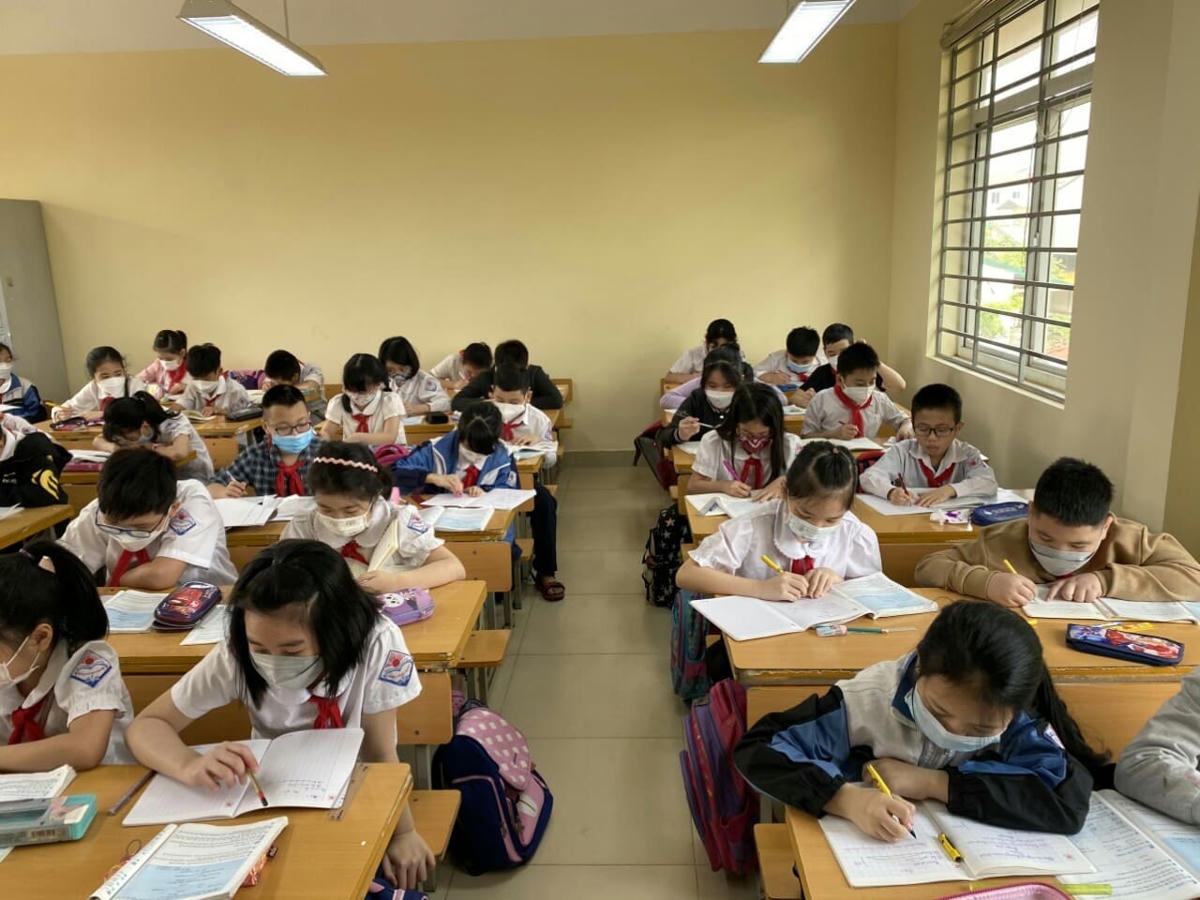Gần 80% học sinh tiểu học, lớp 6 của Hà Nội trở lại trường