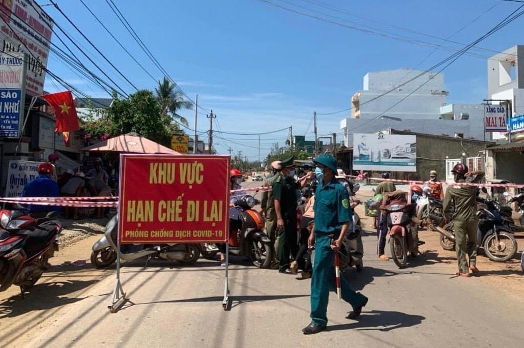 Điểm kiểm soát phòng chống dịch Covid-19 tại thị xã Hoài Nhơn, Bình Định.
