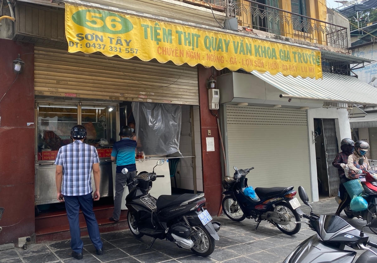 Từ 12h hôm nay, nhiều hàng quán đã mở cửa trở lại.