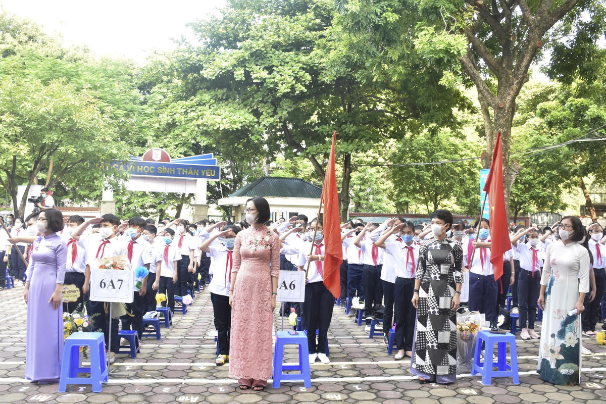 Lễ khai giảng năm học 2020-2021 của cô và trò Trường THCS Giảng Võ, quận Ba Đình, Hà Nội.