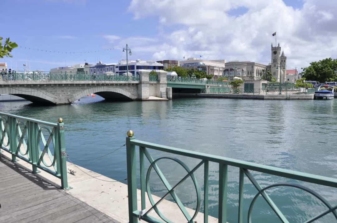 Mặc dù nhỏ bé nhưng Barbados thực sự là quốc gia lớn nhất ở Caribe, đây là nơi có một số bãi biển đẹp nhất thế giới.  
