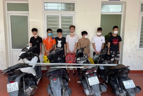Nhóm đối tượng tại cơ quan công an.