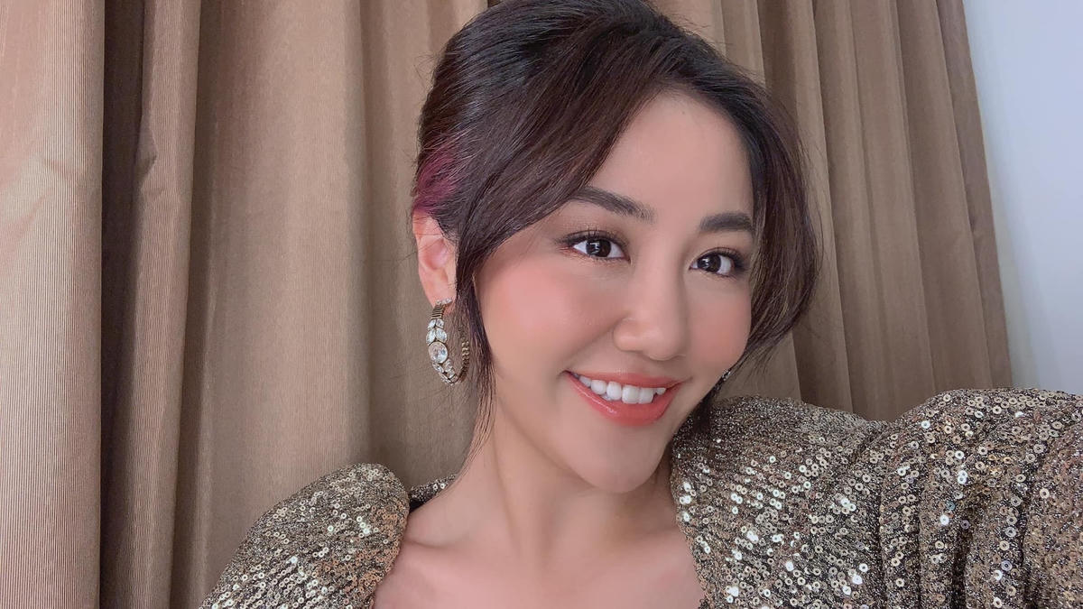 Văn Mai Hương đăng hình thả "thính": "Nghe nói anh thích người thú vị. Thật tình cờ em lại là một thí dụ"