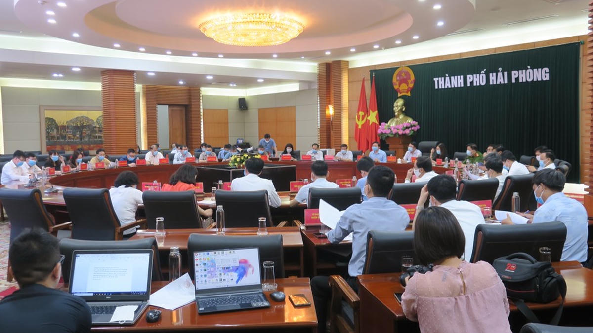 Hải Phòng họp, yêu cầu bắt buộc đeo khẩu trang tại các lễ hội, nơi công cộng.