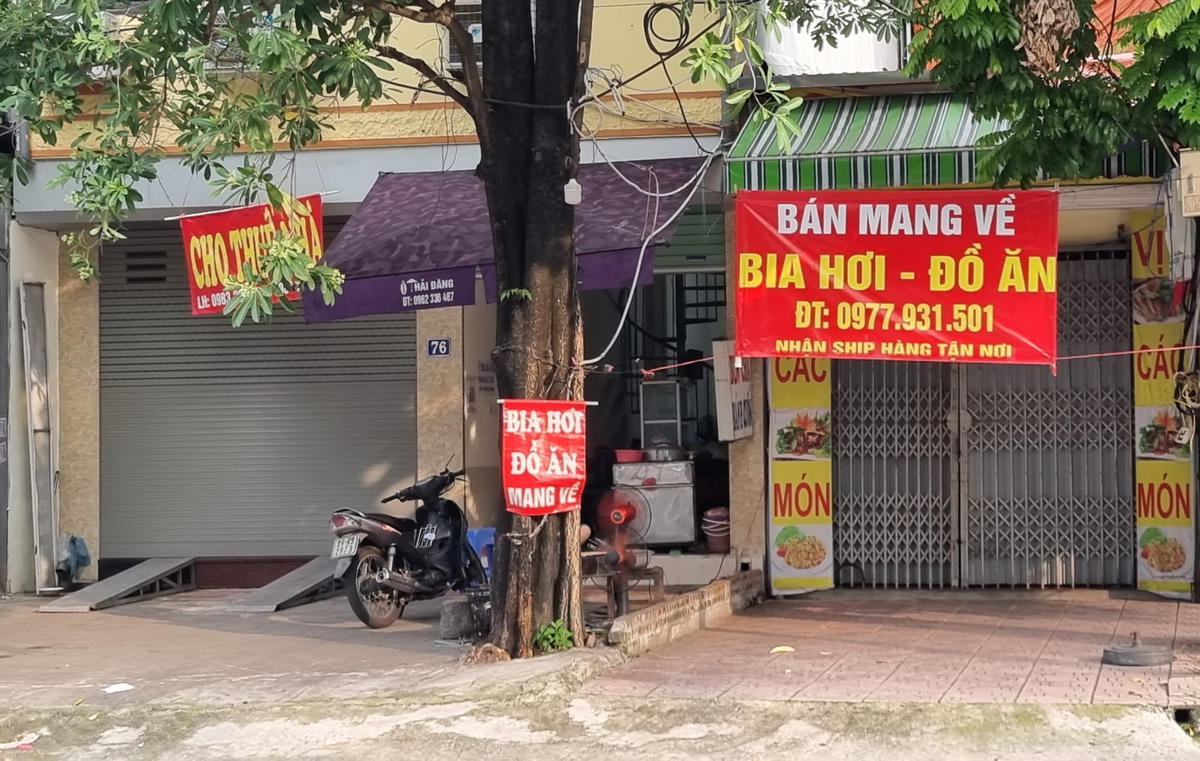 Các cơ sở kinh doanh may mặc, mỹ phẩm, dịch vụ cắt tóc, gội đầu và dịch vụ kinh doanh, sửa chữa phương tiện giao thông, điện tử tại Hà Nội sẽ được phép hoạt động trở lại từ ngày 21-9, theo chỉ thị của Chủ tịch UBND thành phố.