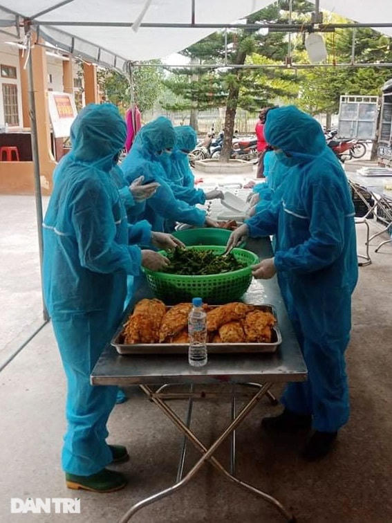 Cảm động bếp ăn 'dã chiến' xuyên Tết luôn đỏ lửa tại ổ dịch TP Chí Linh
