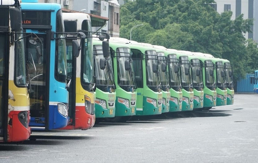 Nhiều người lao động mong mỏi phương tiện công cộng hoạt động trở lại. Ảnh minh họa.