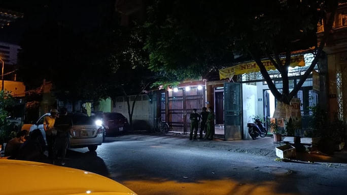 Cảnh sát khám nhà riêng bà Phạm Thị Hằng.