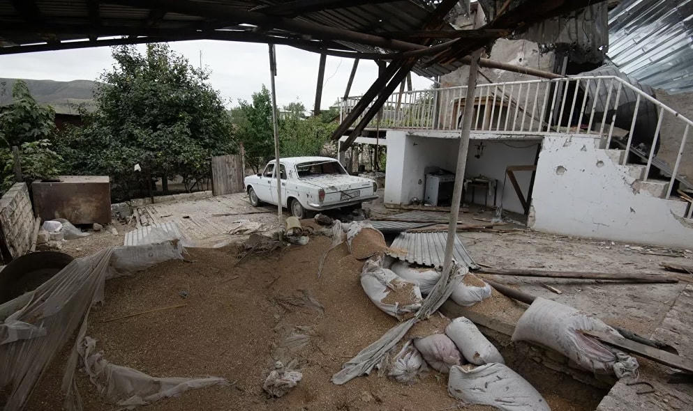 [ẢNH] Nagorno-Karabakh bị tàn phá nặng nề sau trận pháo kích 