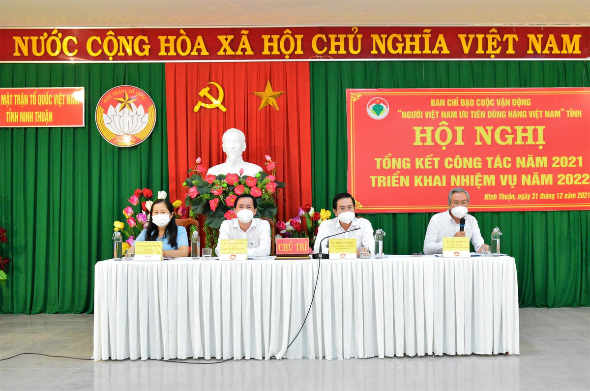  Ông Phạm Văn Hậu, Phó Bí thư Thường trực Tỉnh ủy, Trưởng Ban Chỉ đạo Cuộc vận động “ Người Việt Nam ưu tiên dùng hàng Việt Nam” tỉnh Ninh Thuận chủ trì hội nghị.