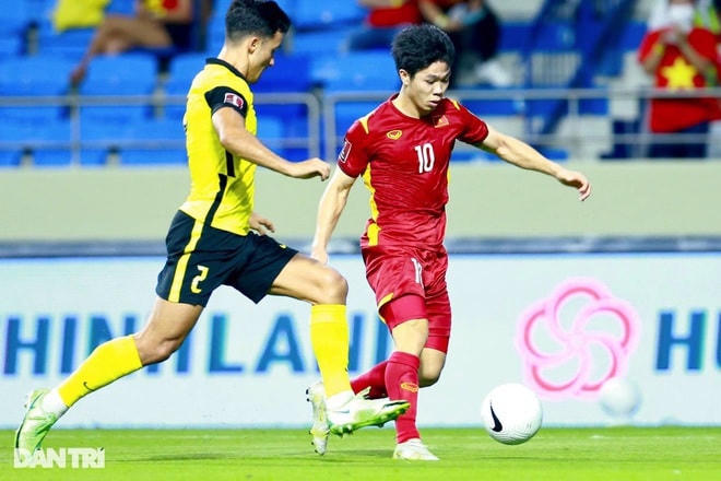 Báo Thái Lan có chút bất ngờ khi Công Phượng vắng mặt trong đợt tập trung lần này của đội tuyển Việt Nam (Ảnh: Anh Tuấn).