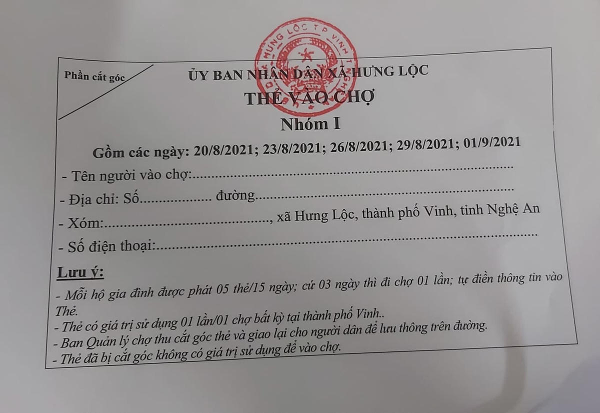 Cứ 3 ngày, người dân TP Vinh mới được ra chợ mua thực phẩm.