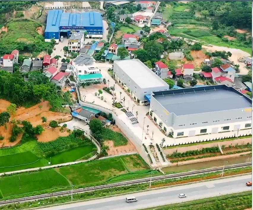 Toàn cảnh hai khu nhà xưởng không phép và sai phép của Công ty DK Việt Nhật tại xã Hoàng Đồng, TP Lạng Sơn.