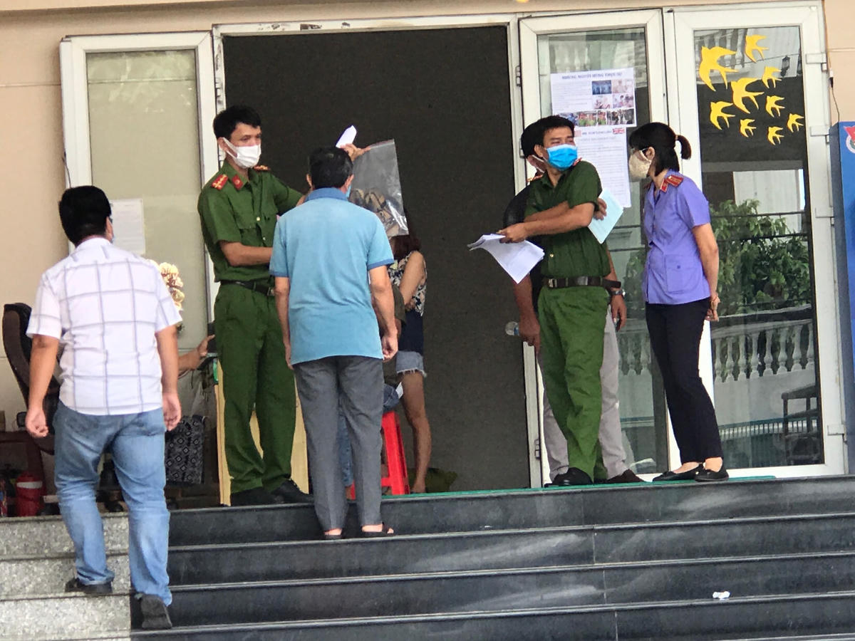 Công an khám nghiệm hiện trường. Ảnh: TL.