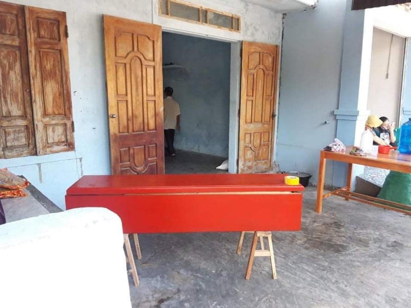 Gia đình đang tổ chức an táng cho nạn nhân.