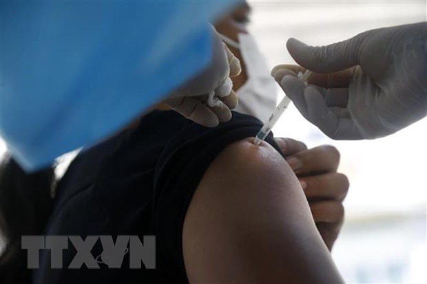 Tiêm vaccine ngừa Covid-19. Ảnh: THX/TTXVN.  