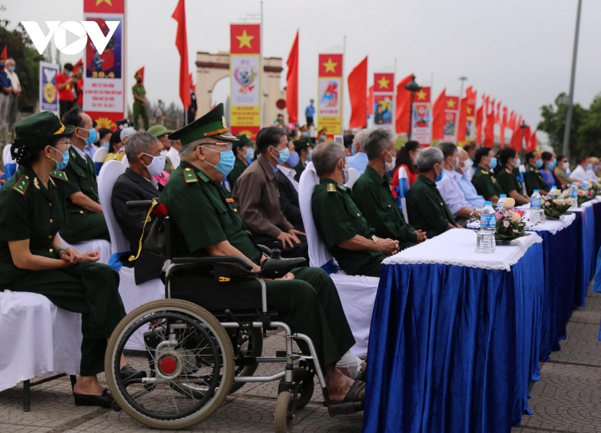 Các cựu chiến binh dự Lễ thượng cờ thống nhất non sông.