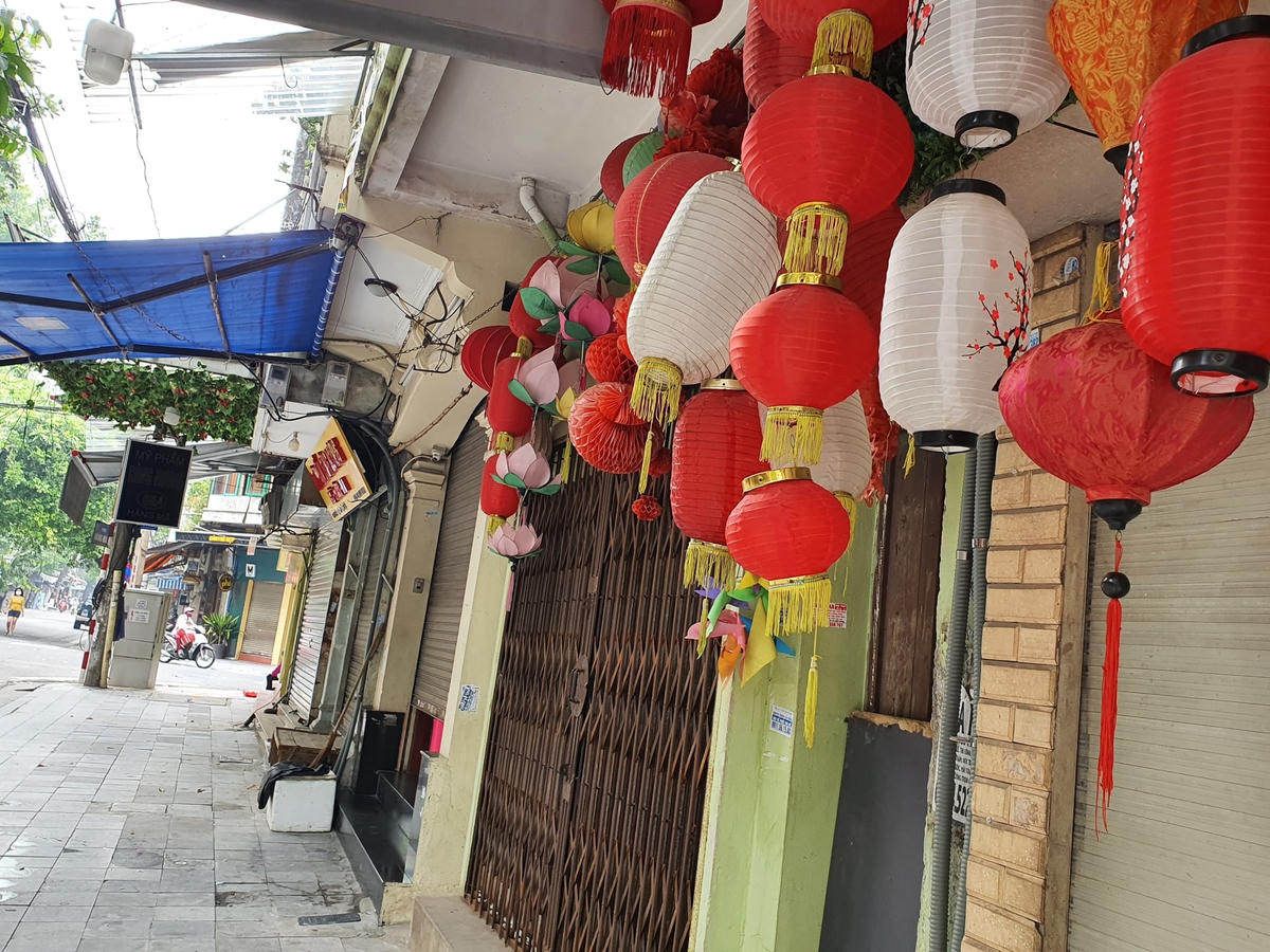 Chợ Trung thu Hàng Mã vắng tanh trong 'mùa dịch'