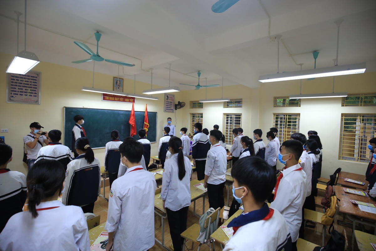 Tính đến 15/11, 34/35 trường trung học cơ sở, phổ thông cơ sở thuộc huyện Ba Vì đã cho học sinh lớp 9 trở lại trường học trực tiếp và bảo đảm các điều kiện an toàn theo quy định.