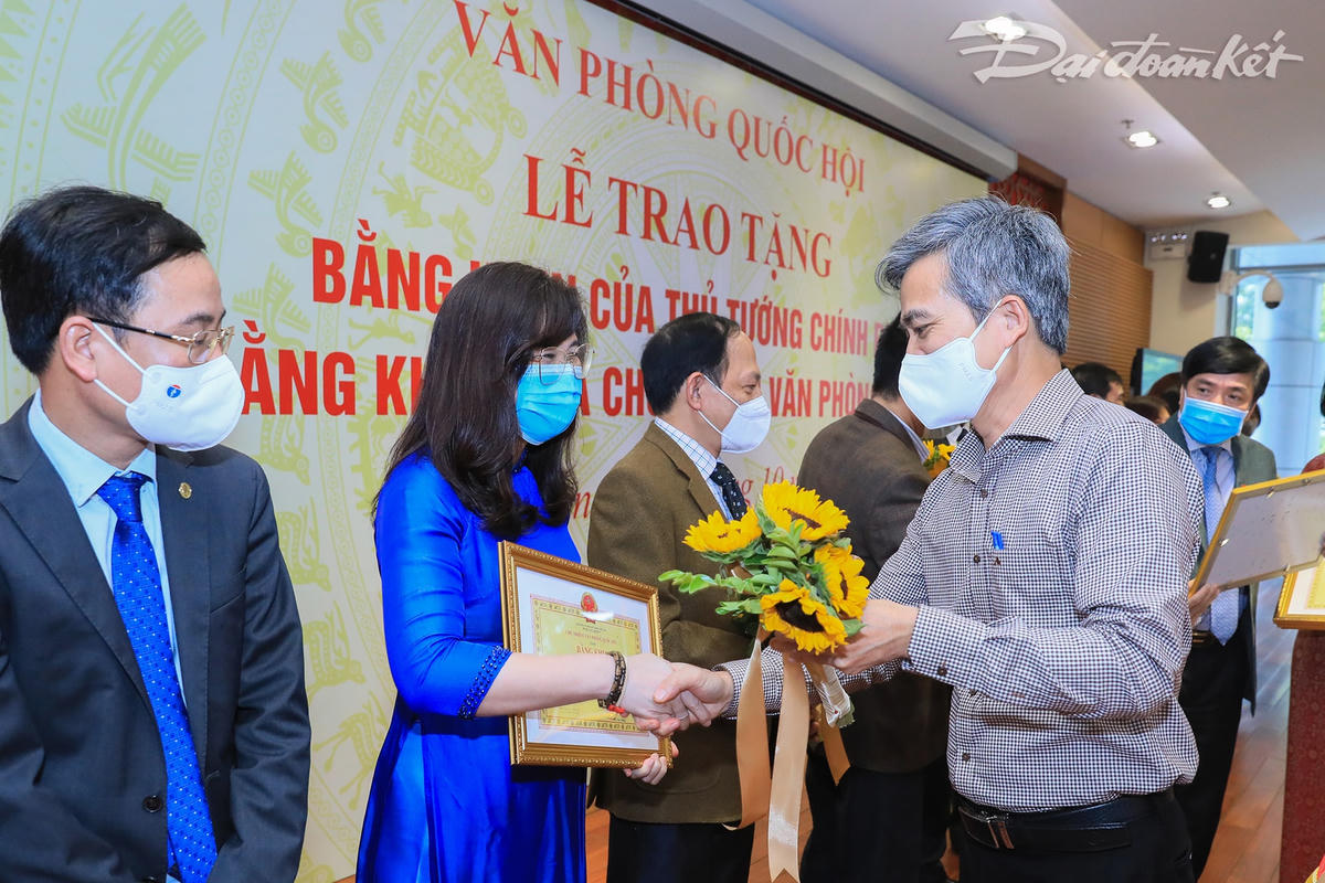 Ban Công tác Mặt trận Báo Đại Đoàn Kết nhận Bằng khen của Chủ nhiệm Văn phòng Quốc hội