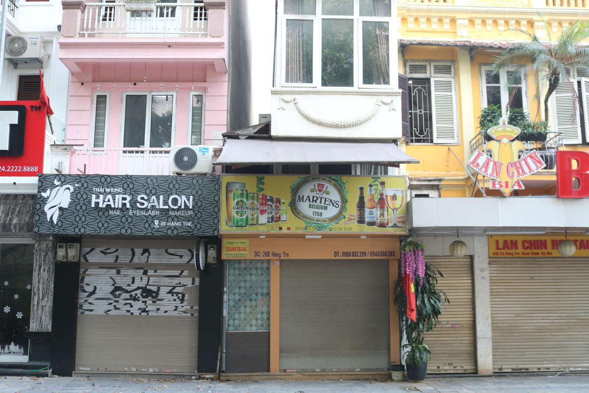 Các tiệm salon, cắt tóc,... đóng cửa theo quy định mới nhất của TP để chống dịch.  
