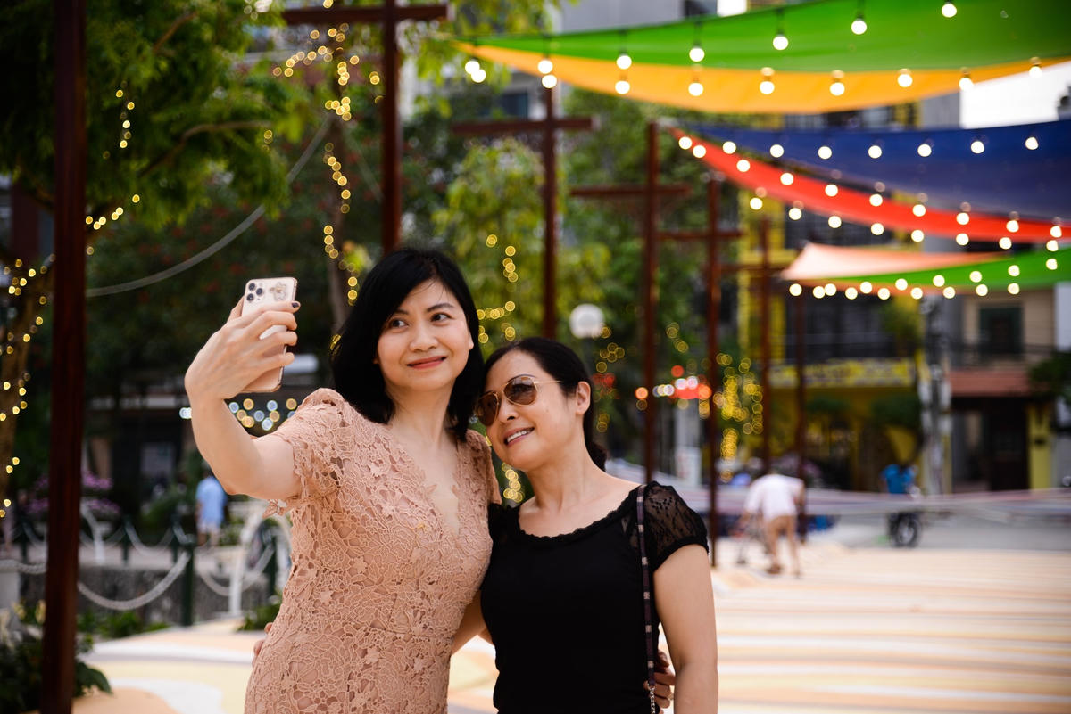 Chị Kim Mai (Hà Nội) chia sẻ: ‘’Mình cảm thấy rất rạo rực và hồi hộp khi ghé thăm con đường này. Nhất là khi nó còn được lấy cảm hứng từ nhạc của Trịnh Công Sơn".