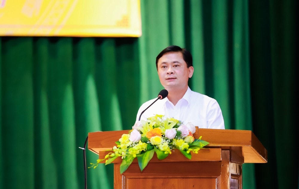 Ông Thái Thanh Quý, Bí thư Tỉnh ủy Nghệ An tiếp thu ý kiến của các cử tri huyện Hưng Nguyên.