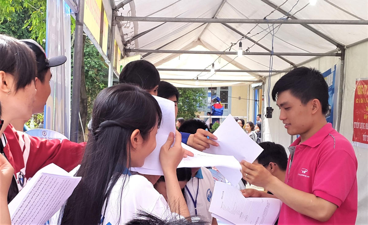 Doanh nghiệp kết nối với các trường ĐH,CĐ để tìm kiếm nguồn nhân lực.