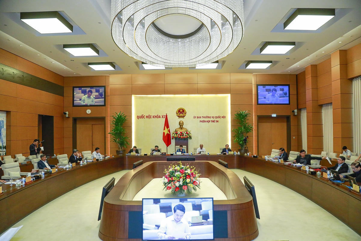 Quang cảnh phiên họp. Ảnh: Quang Vinh.