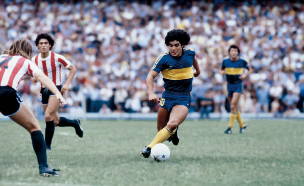 Đội bóng lớn mà ông thi đấu mà Boca Juniors, tại đây ông đã bắt đầu gây dựng sự nghiệp của mình.