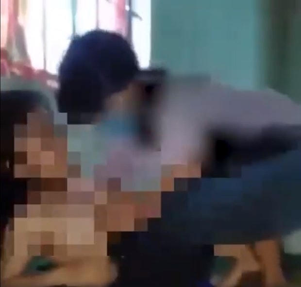 Ba đối tượng đã lột áo thiếu nữ 17 tuổi rồi quay clip tung lên mạng xã hội. (Nguồn: Facebook).  