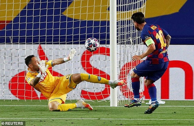 Lenglet đánh đầu mở tỷ số trận đấu cho Barcelona.