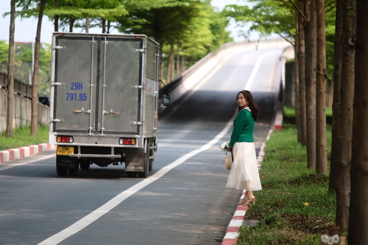 Nhịp sống bình thường đã dần dần quay trở lại, thế nhưng mỗi người dân đều nên tuyệt đối tuân thủ các quy tắc an toàn phòng chống dịch, tránh tụ tập đông người gây mất an ninh trật tự, đảm bảo an toàn cho bản thân và các phương tiện lưu thông trên đường.