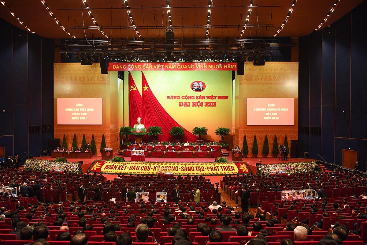 Đại hội dại biểu toàn quốc lần thứ XIII của Đảng bỏ phiếu bầu Ban Chấp hành Trung ương.  