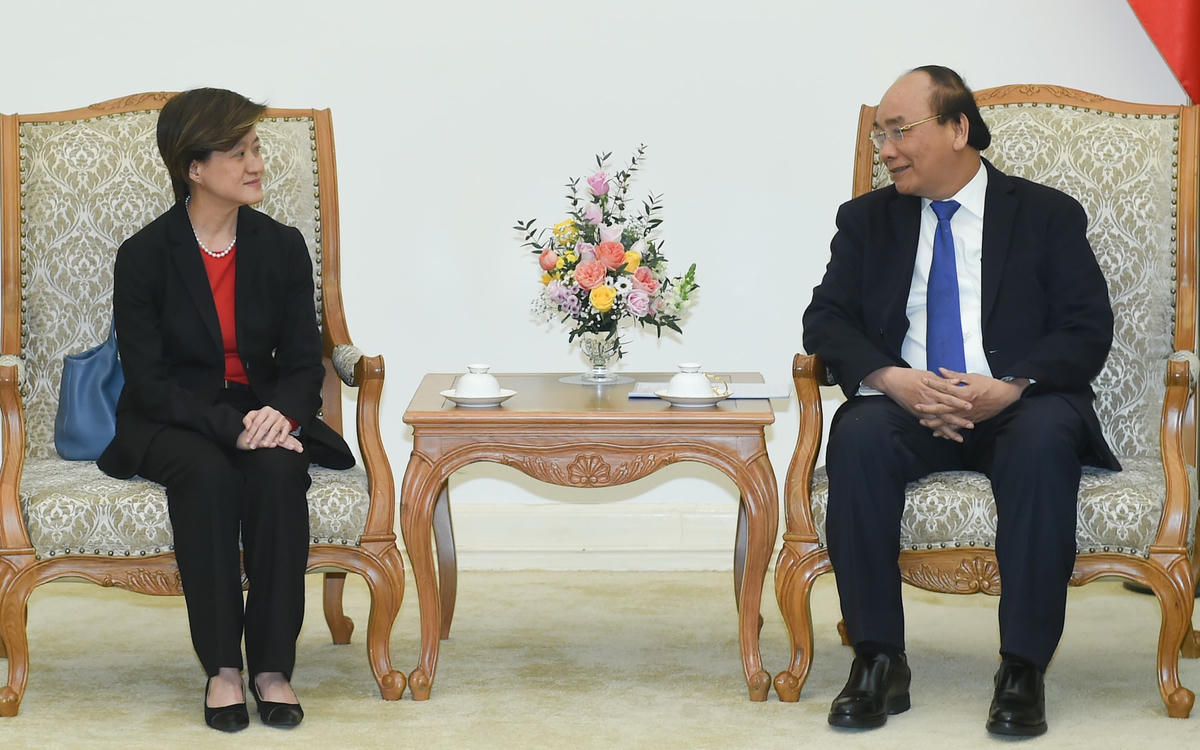 Thủ tướng Nguyễn Xuân Phúc tiếp Đại sứ Singapore Catherine Wong. Ảnh: VGP..