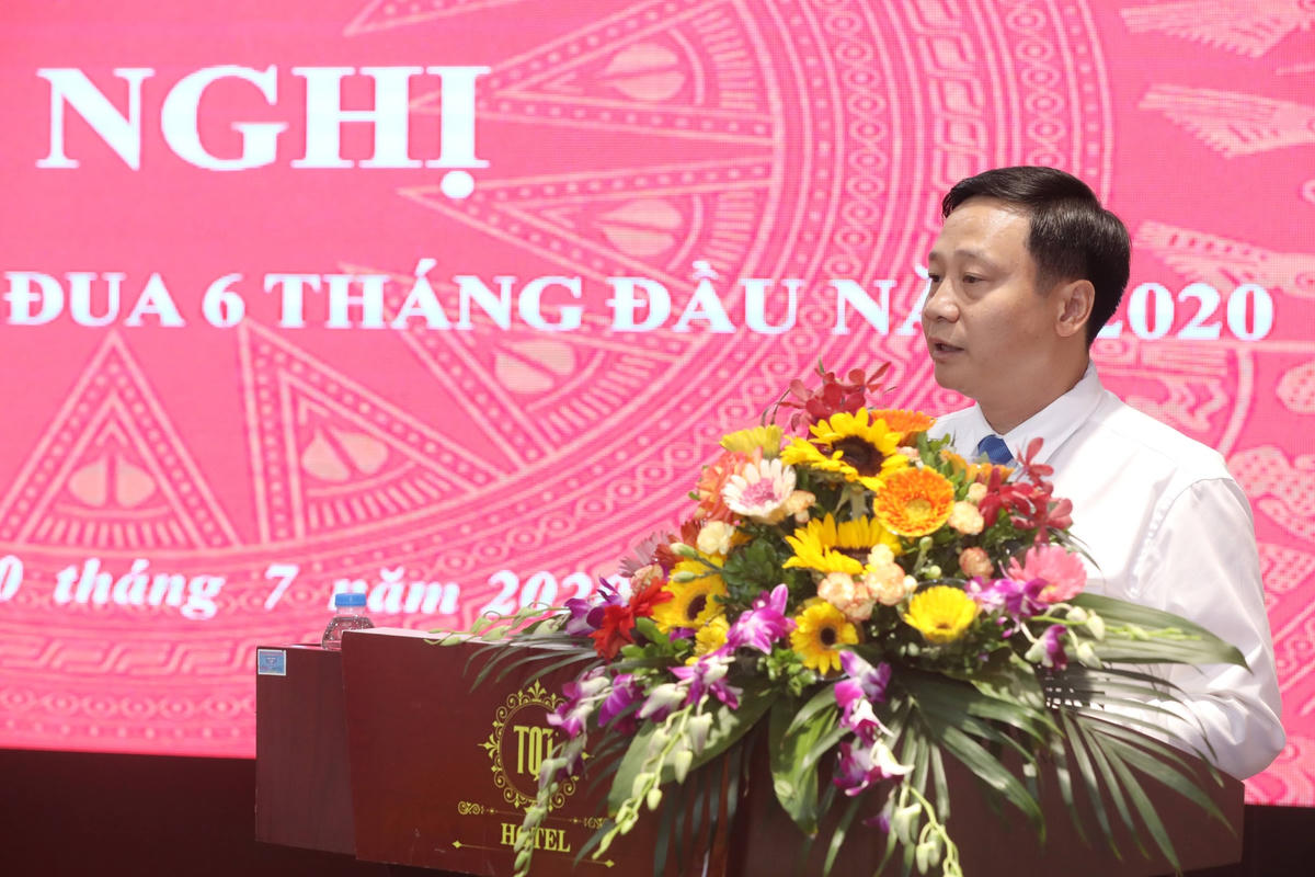 Phó Trưởng ban Thi đua - Khen thưởng Trung ương Phạm Đức Toàn phát biểu tại Hội nghị. Ảnh: Quang Vinh.