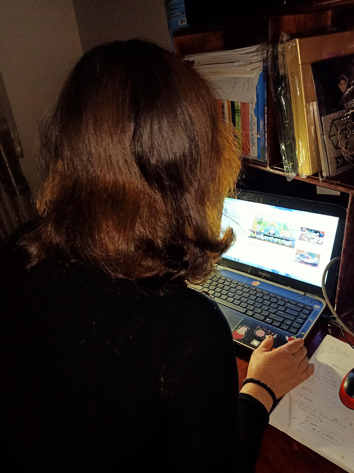 ...Thay vào đó là truy cập theo hình thức lễ chùa online. Ảnh: NVCC. 