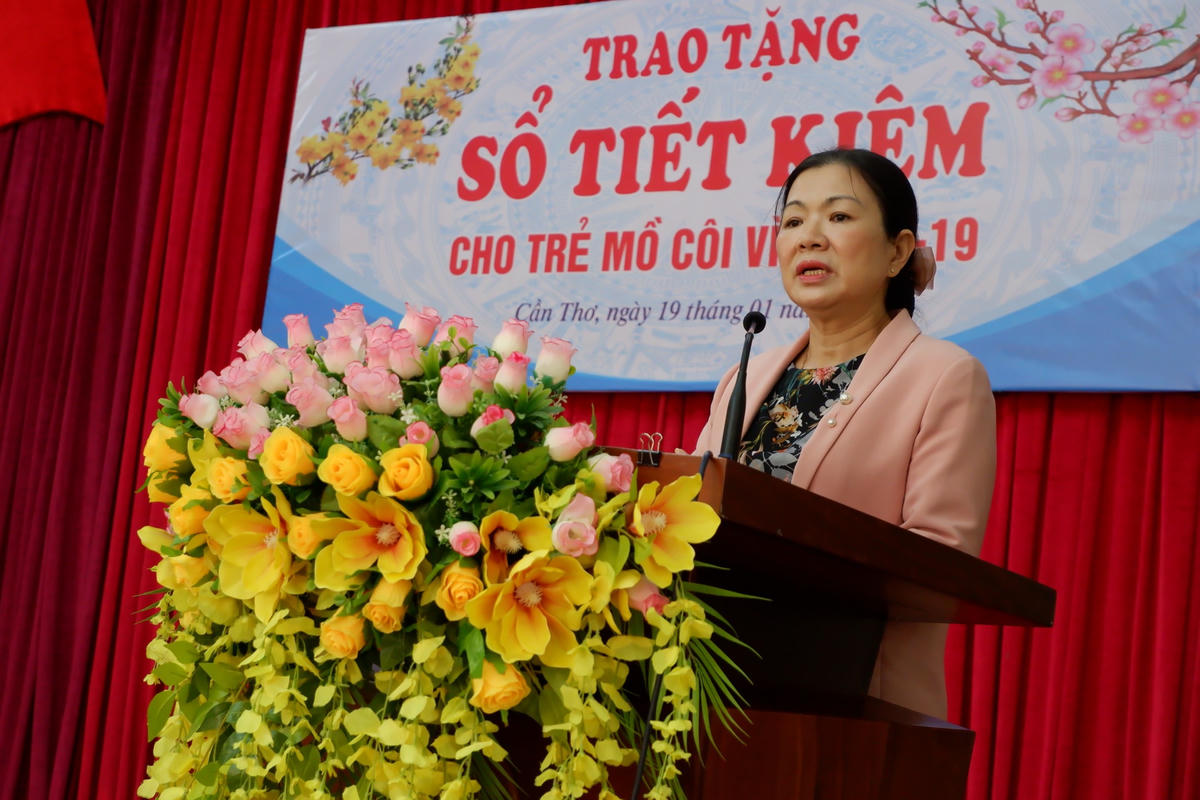 Phó Chủ tịch UBTƯ MTTQ Việt Nam Trương Thị Ngọc Ánh phát biểu tại buổi trao tặng.