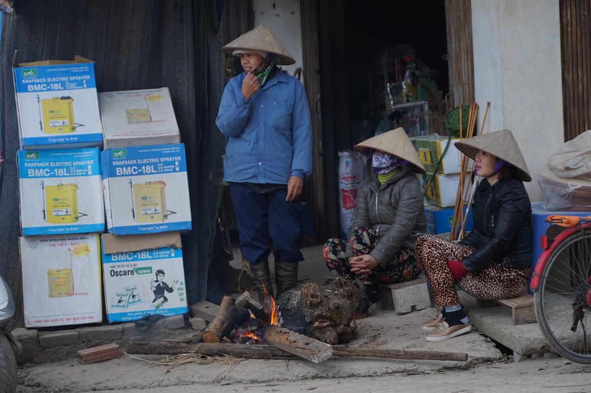 Người dân miền Bắc tiếp tục đón nhận những ngày rét buốt. Ảnh: Phạm Quang Vinh.